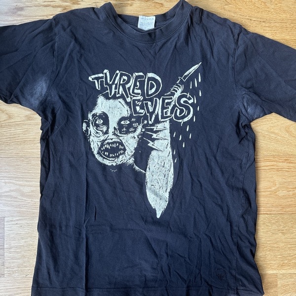 TYRED EYES Tyred Eyes (M) (USED) T-SHIRT