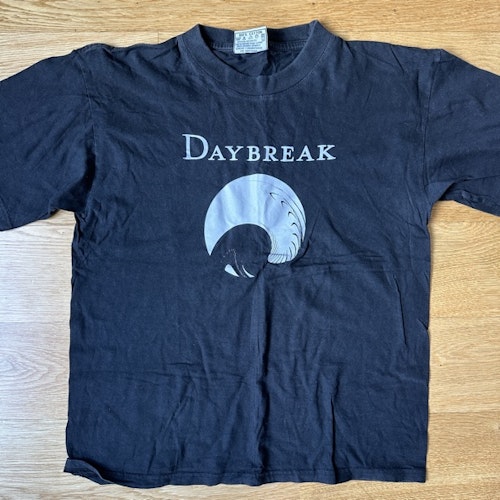 DAYBREAK Daybreak (M) (USED) T-SHIRT
