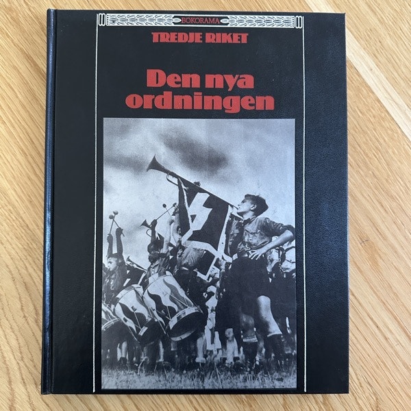 TREDJE RIKET - DEN NYA ORDNINGEN (NM) BOOK