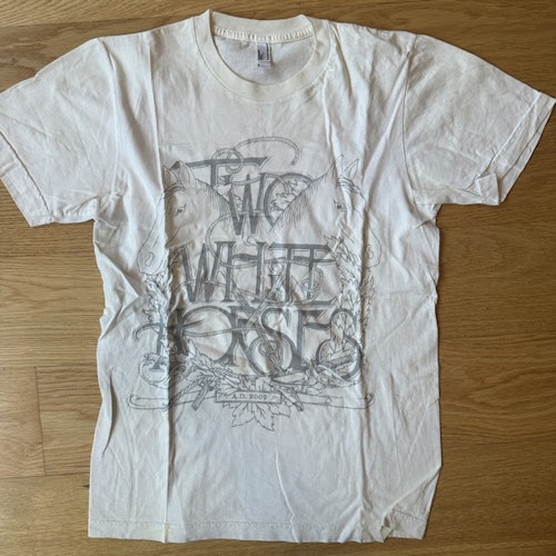 TWO WHITE HORSES A.D. 2009 (S) (USED) T-SHIRT