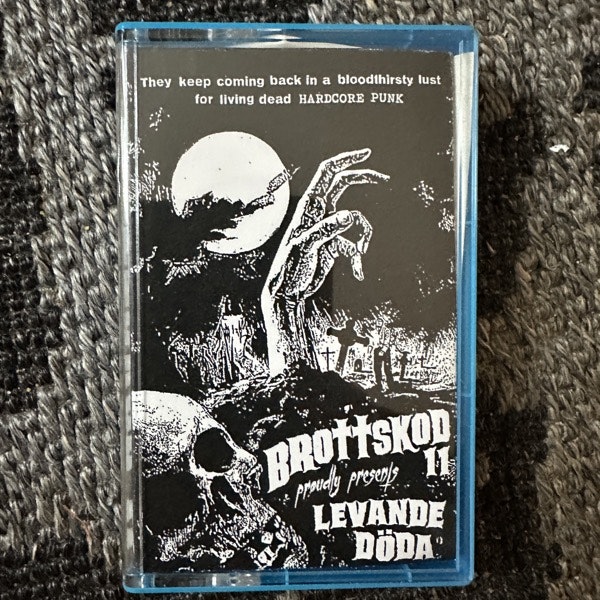 BROTTSKOD 11 Levande Döda (Distort The World - Sweden original) (VG+) TAPE