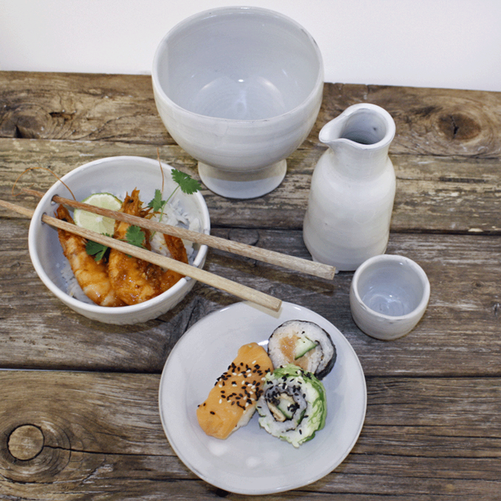handgjord keramik i stengods, risskål, japaninspirerad, keramik i japansk stil, skål med plats för ätpinnar, drejad keramikskål, dreja, drejkurs, drejkurser
