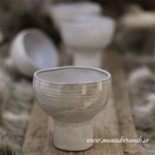 skål på fot, drejad keramikskål på fot, handgjord skål i stengods, handgjord keramik i stengods, ramen, ramenskål, keramikskål