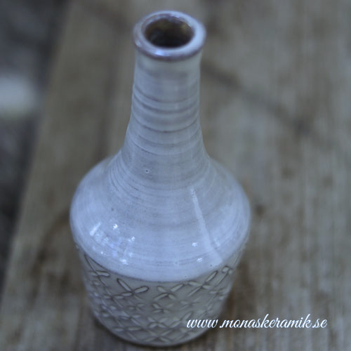 vas, keramikvas, handgjord vas, vas webshop, handgjord keramik, handgjord keramik i stengods, vas med smal hals, smal vas, liten vas