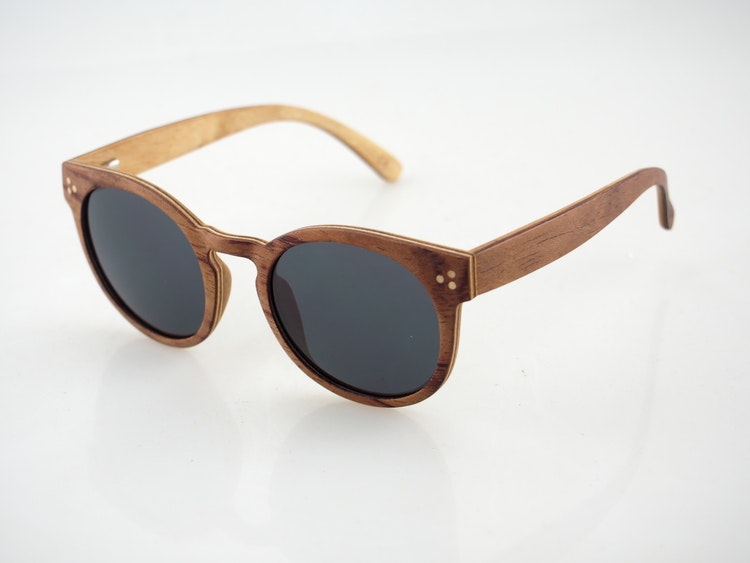 ABISKO 2.0 BROWN | Snygga träbågar som passar alla - Polariserade  solglasögon i trä | Bamla Sunwear