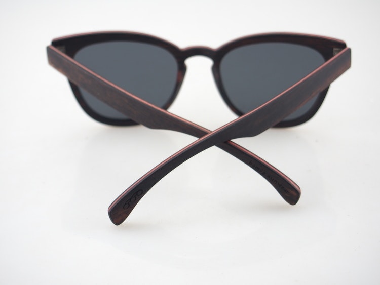 ABISKO 3.0 BROWN | Fyrkantiga solglasögon i trä - Polariserade solglasögon  i trä | Bamla Sunwear
