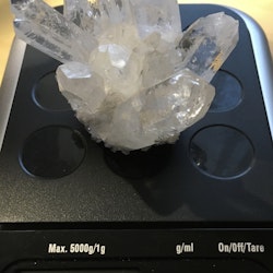 Bergskristall kluster med piedestal 344 gram
