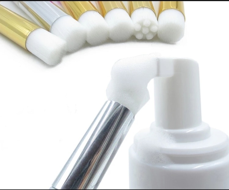 Eyelash Cleaning Brush