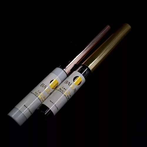 Lash glue accelerator