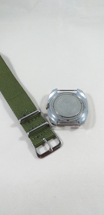 Vostok - Boctok - 17 Kamhen - Mekaniskt urverk - grönt nato-armband