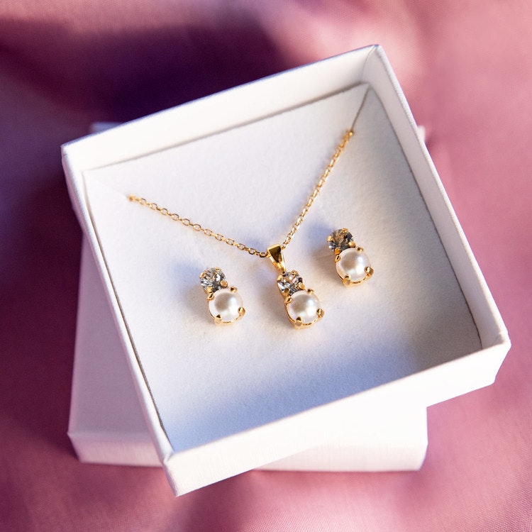 Love Pearl Earrings Gold