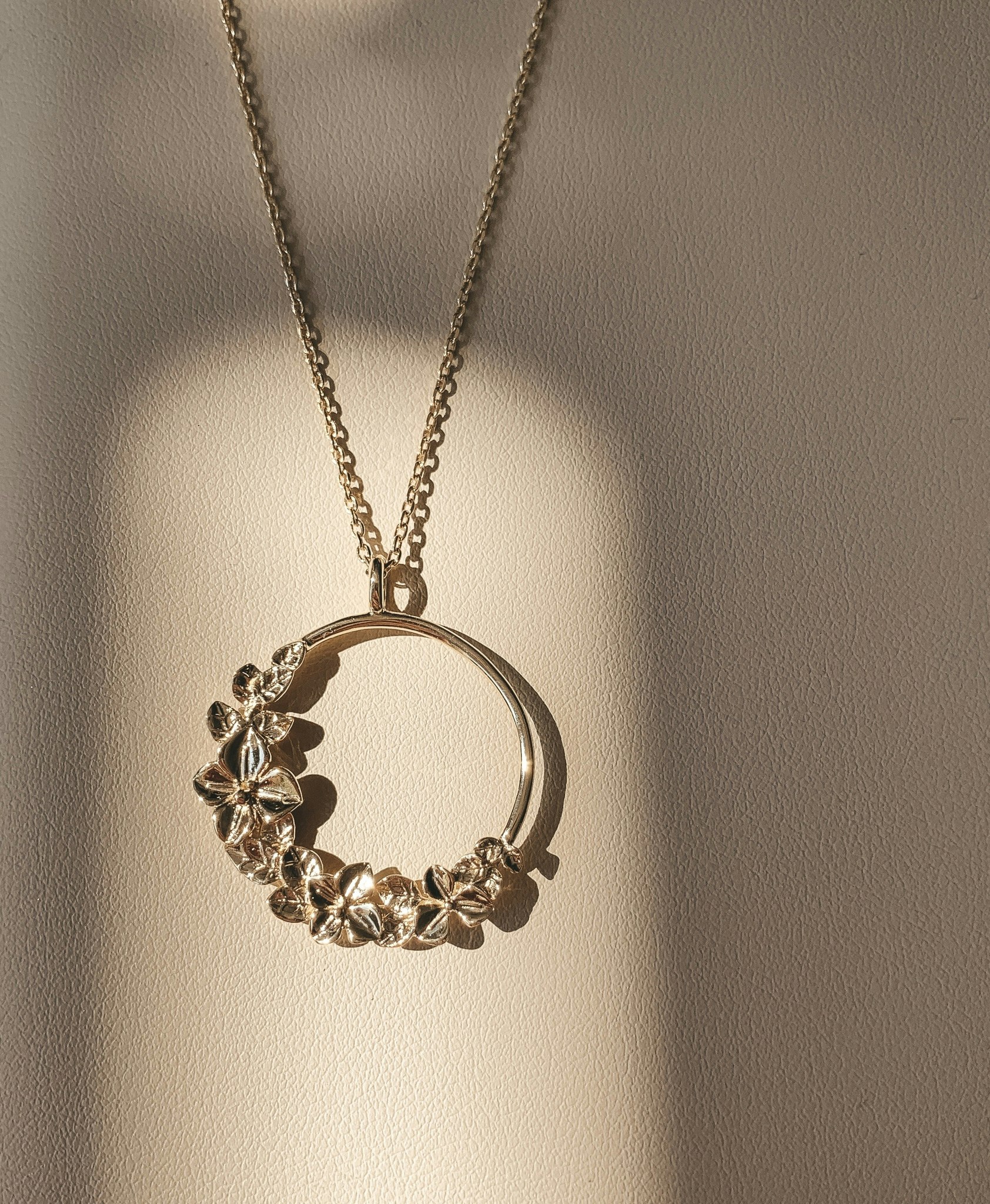 Jewellery Rosa Lea | Pave Flower Mandala Necklace | Jewelryhutsale