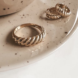 Croissant Ring Gold