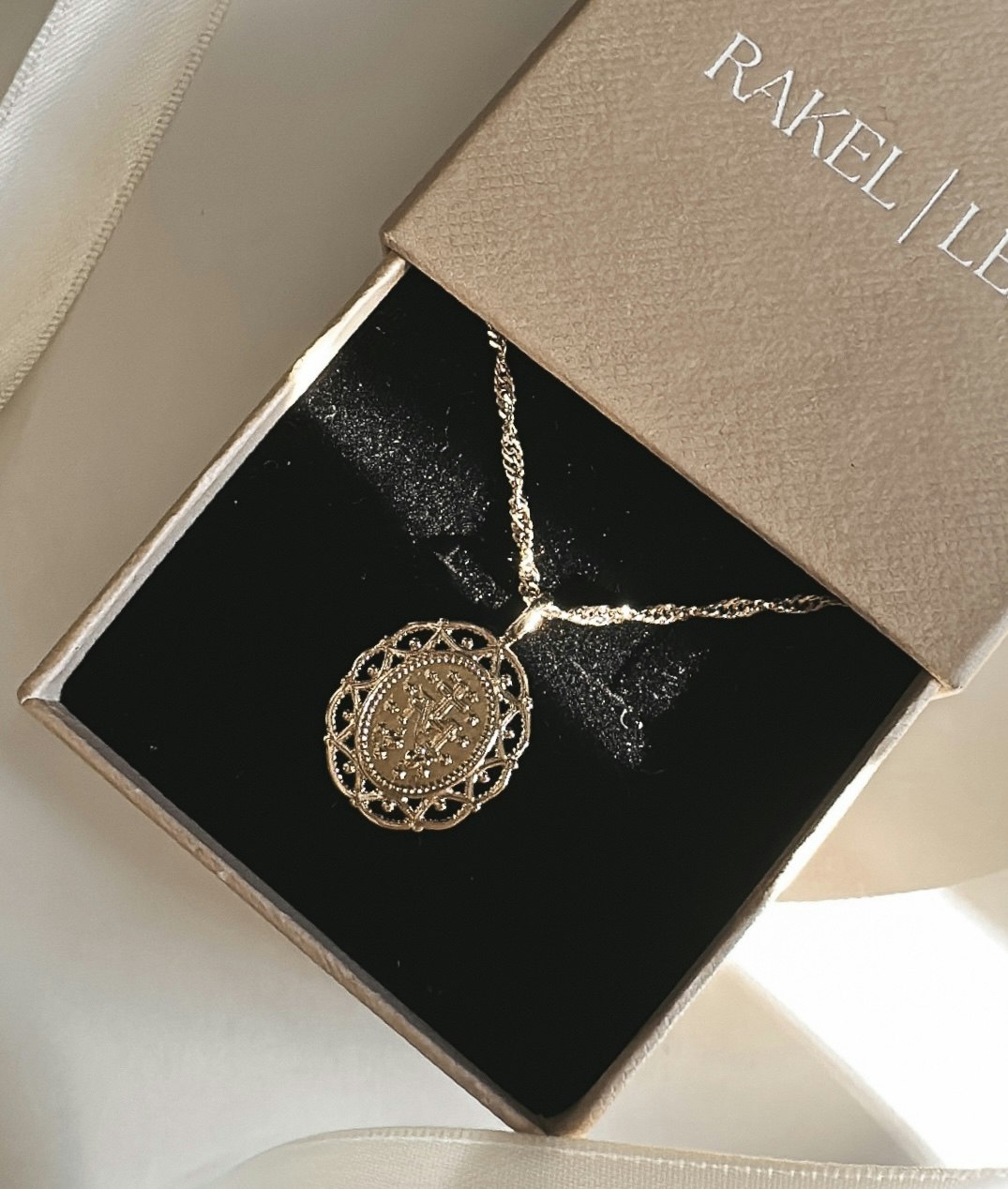 Mother Mary Necklace Gold