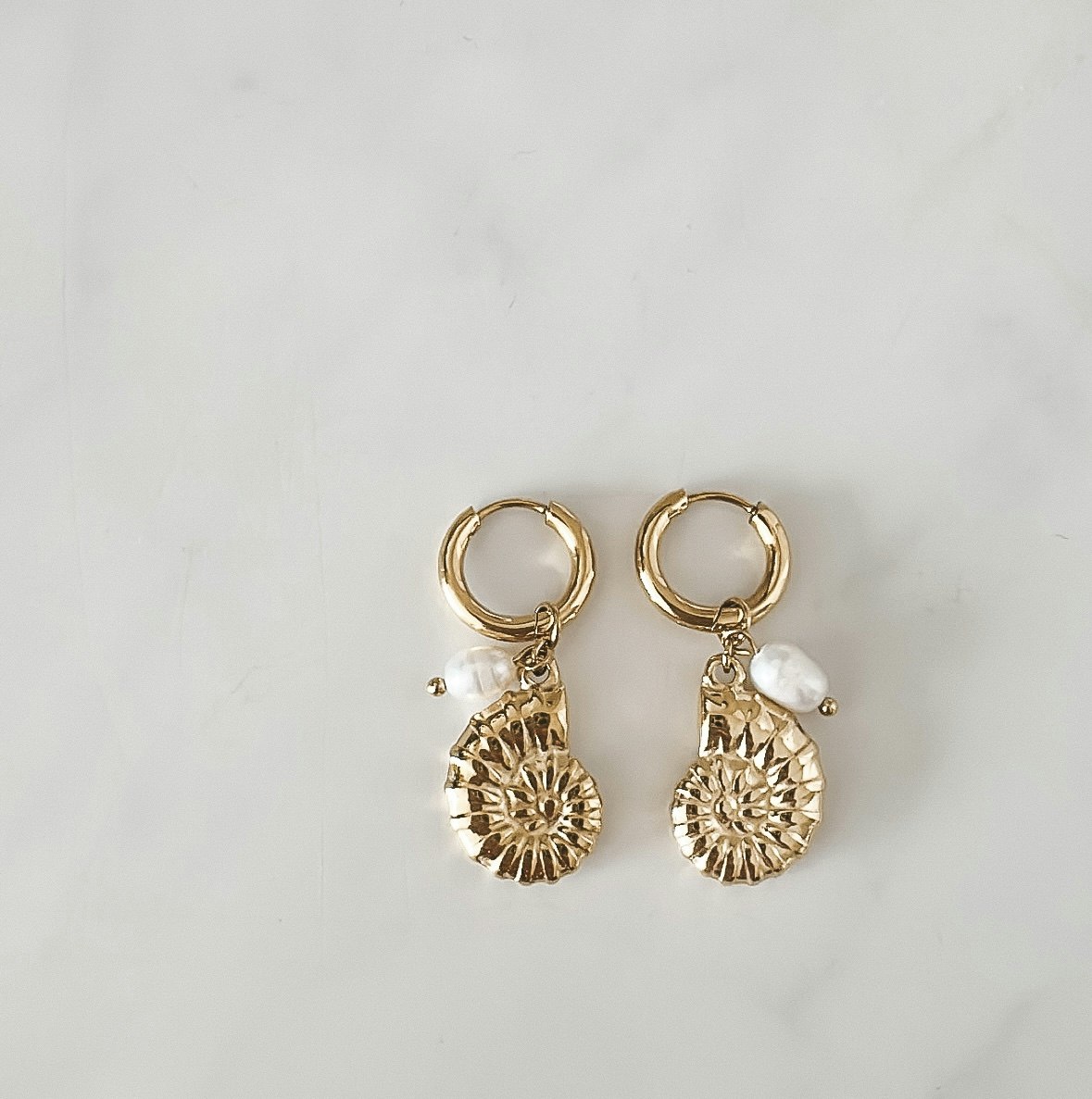 Shell Pearl Earrings Gold PVD
