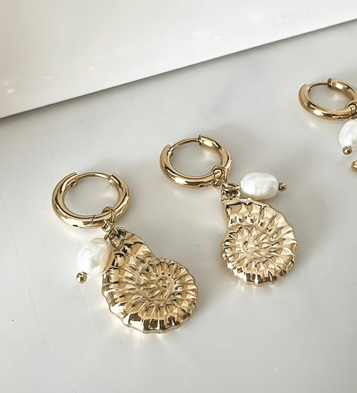 Shell Pearl Earrings Gold PVD