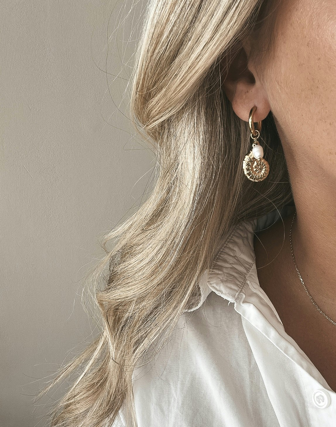 Shell Pearl Earrings Gold PVD