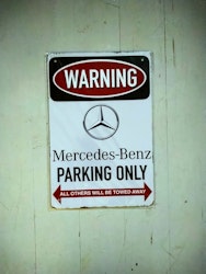 Plåtskylt Mercedes parking