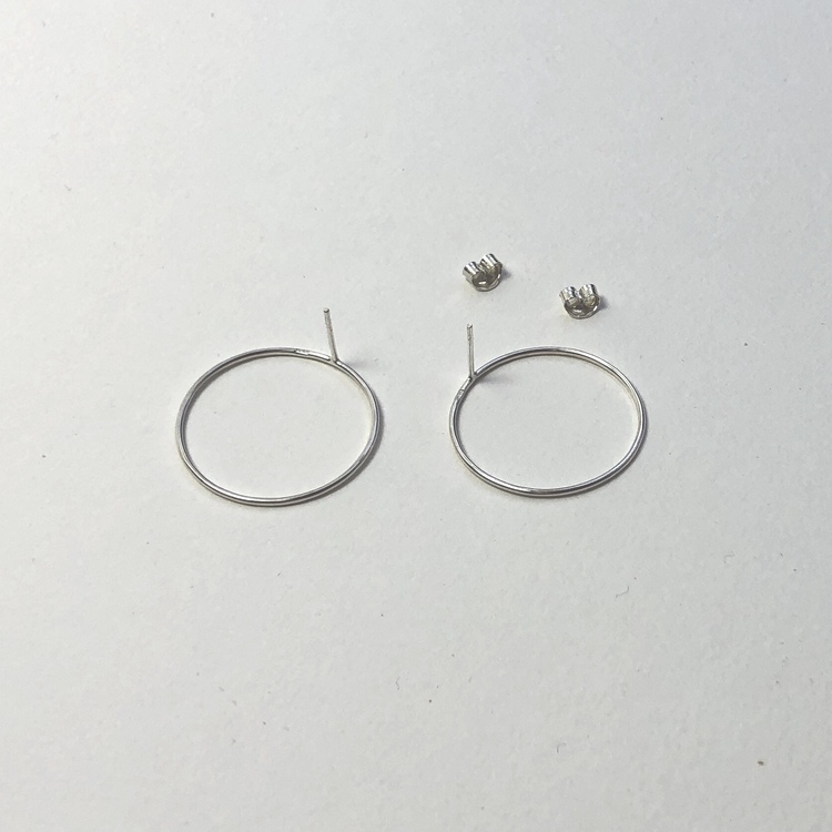 Circle earrings • Örhängen med cirklar