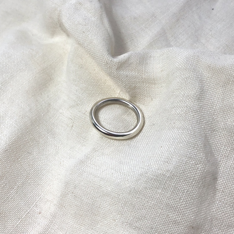 Thick silver ring • Tjock enkel silverring