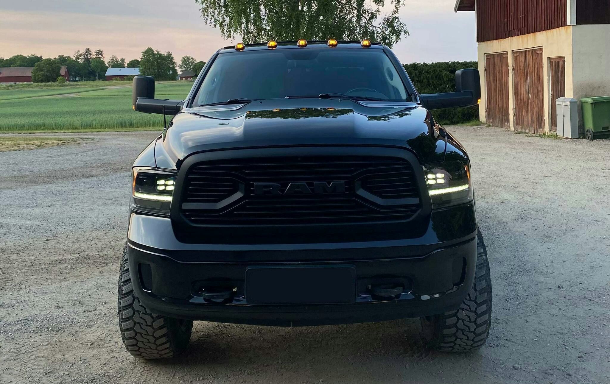 RAM 1500 13-18 Limited Grill