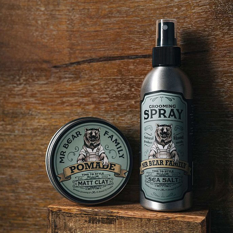 Mr Bear Family Grooming Spray Springwood, en naturlig saltvattenspray som stylar och ger volym till håret.