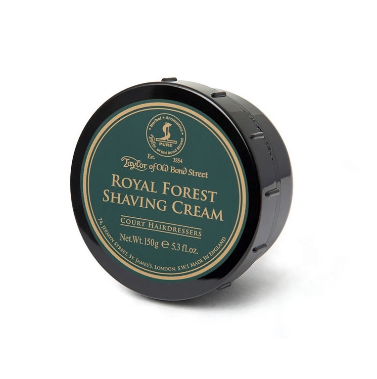 Taylor of Old Bond Street Royal Forest Shaving Cream Bowl 150 g, rakkräm i burk som skapar ett mjukt och krämigt lödder. Förförande doft som bjuder på en förstklassig engelsk rakning!