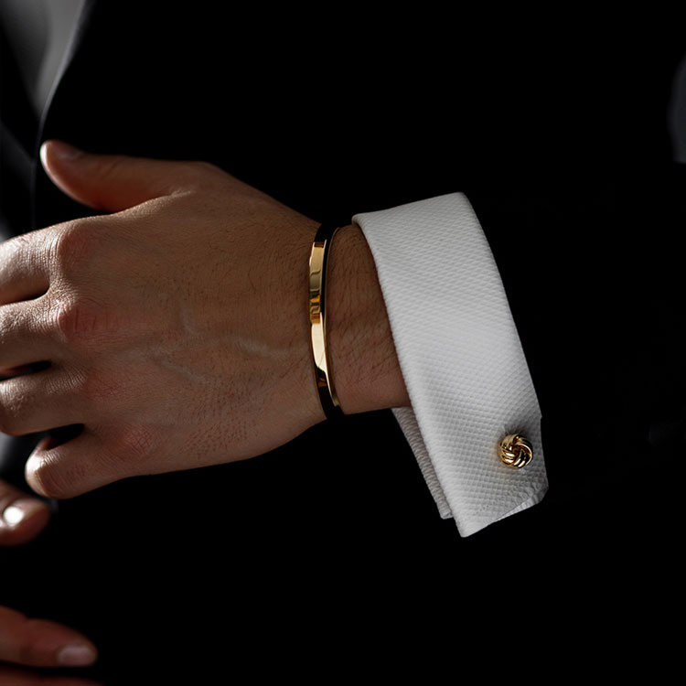 Skultuna Manschettknappar Black Tie Gold Knot, klassiskt formella manschettknappar i guldpläterad mässing.