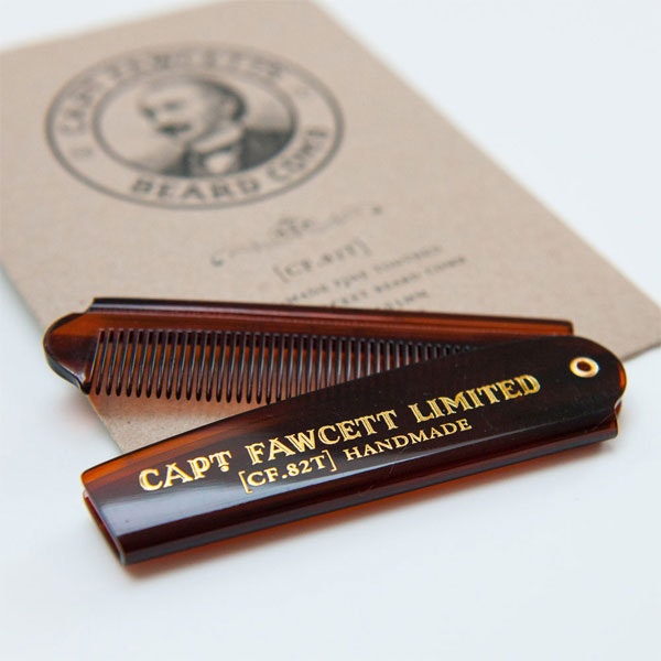 Captain Fawcett Folding Pocket Beard Comb, Snygg brunmelerad skäggkam i praktiskt fickformat.