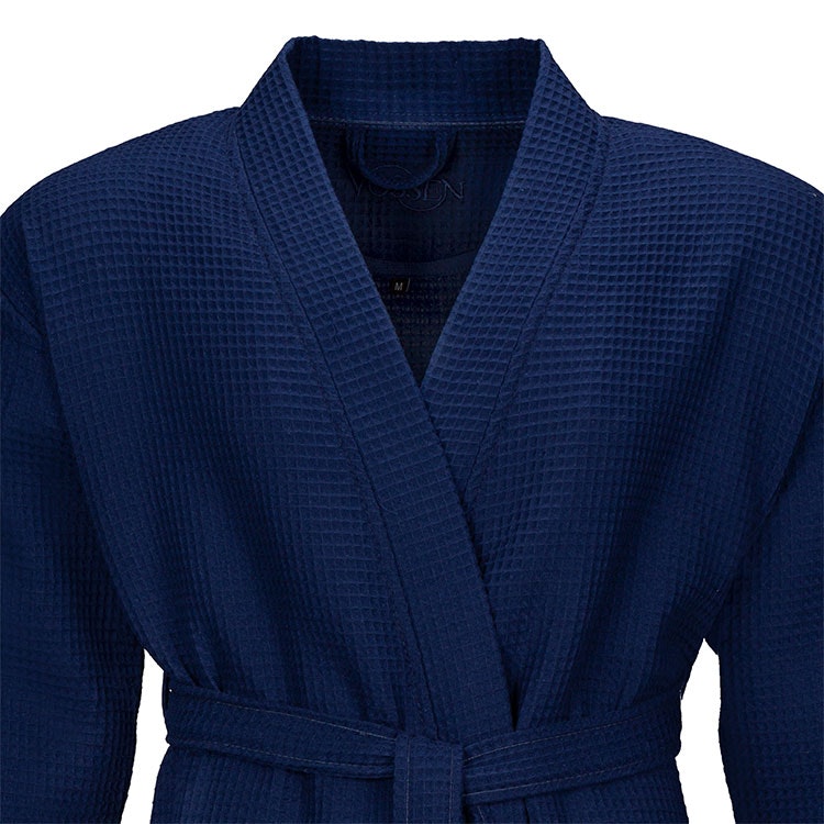 Vossen Wellington Bathrobe, en lätt unisex badrock tillverkad av 100% våfflad bomull.