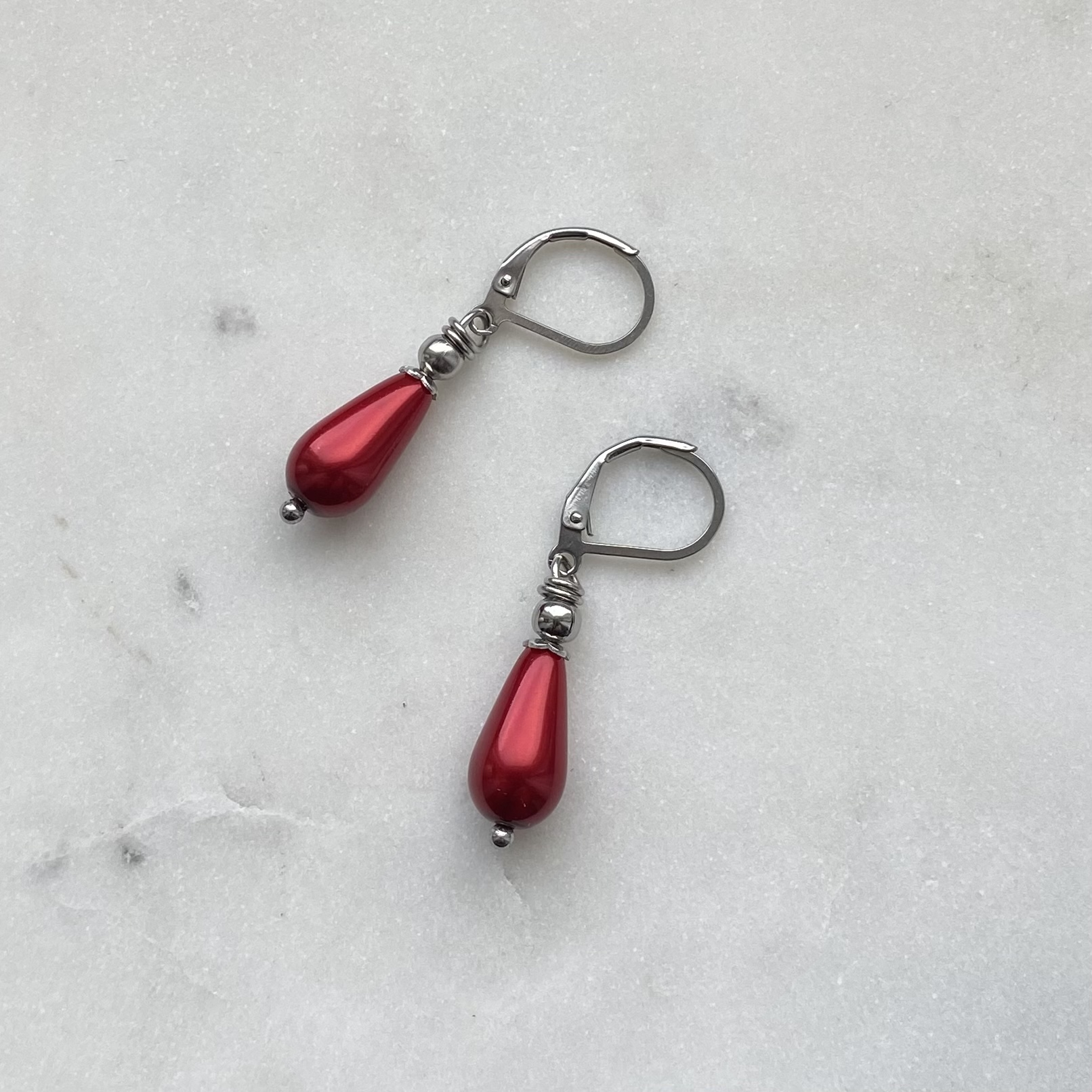Örhängen - Preciosa Nacre Pearls, red