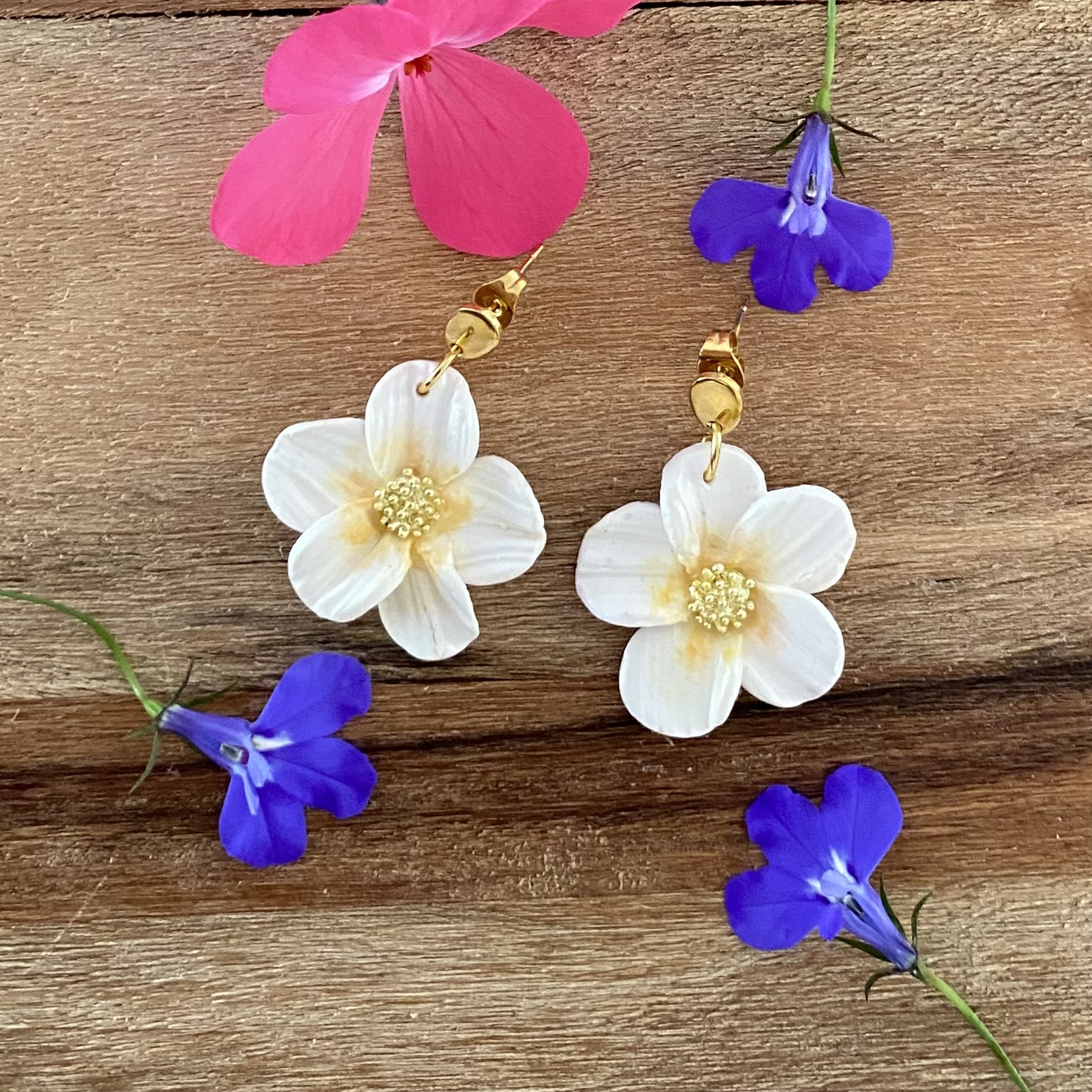 Örhängen - vita blommor