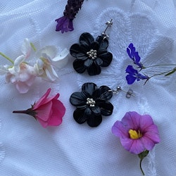 Örhängen - svarta blommor/silver