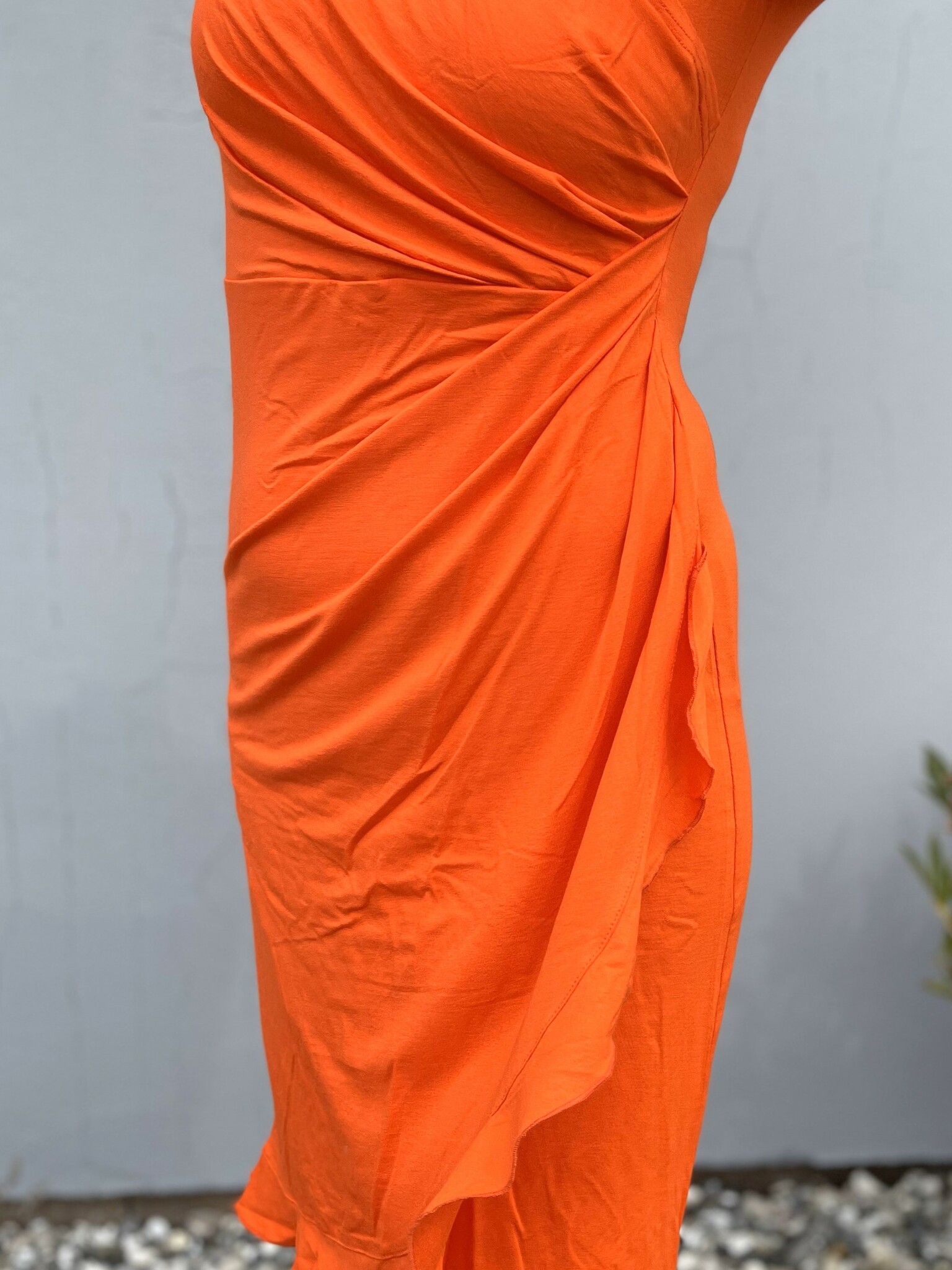 Skön trikåklänning I Klänning med volang I Klänning med stretch I Klänning i omlott I Omlottklänning I Orange klänning