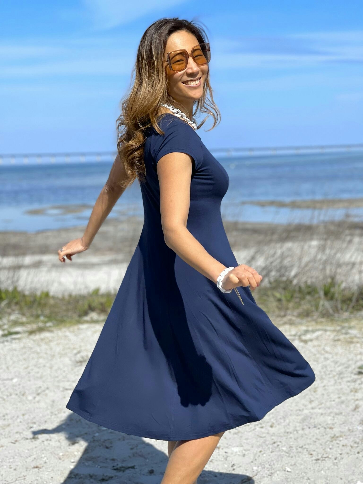 Marinblå trikåklänning I Skön klänning med stretch I Sommarklänning I Klänning klockad modell I Sköna klänningar