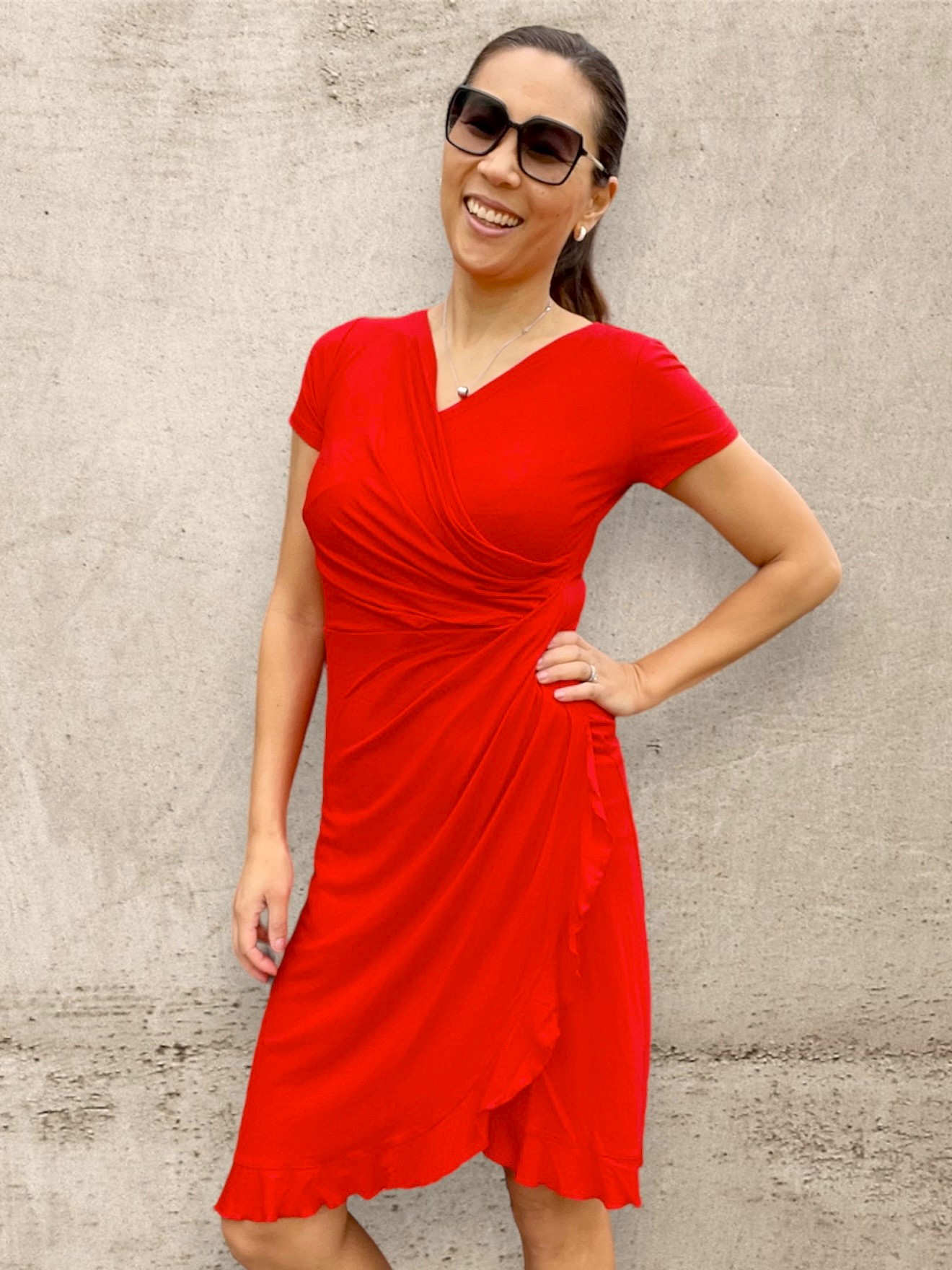 Omlottklänning I Röd klänning I Trikåklänning röd I Jerseydress I Röd klänning med stretch I Feminin klänning I Sommarklänning I Sköna klänningar