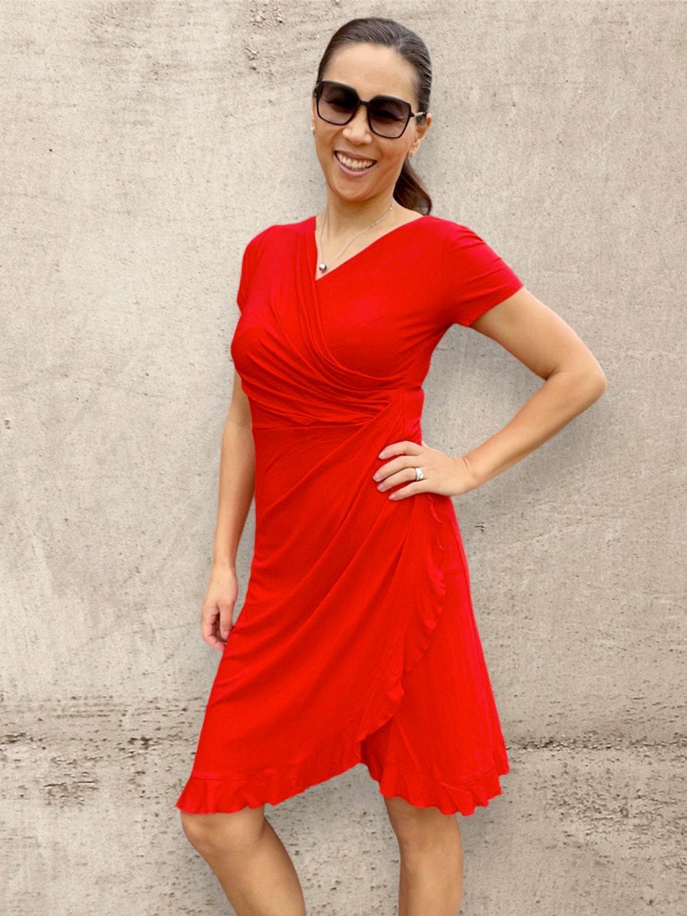 Omlottklänning I Röd klänning I Trikåklänning röd I Jerseydress I Röd klänning med stretch I Feminin klänning I Sommarklänning I Sköna klänningar