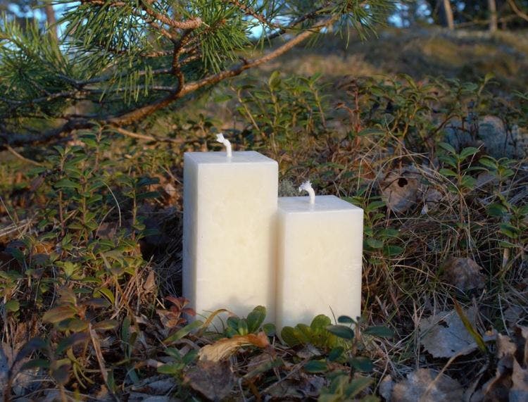 Handgjutna honungsljus 2-pack -fyrkantiga - Grävlings Naturprodukter Gräsö