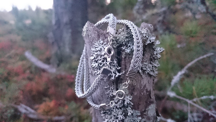 Nålbundet armband, nålbindning