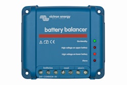  Victron Energy - Battery Balancer, tasapainottaa jännitteen 12 V akkujen välillä 24/48 V akkupankissa