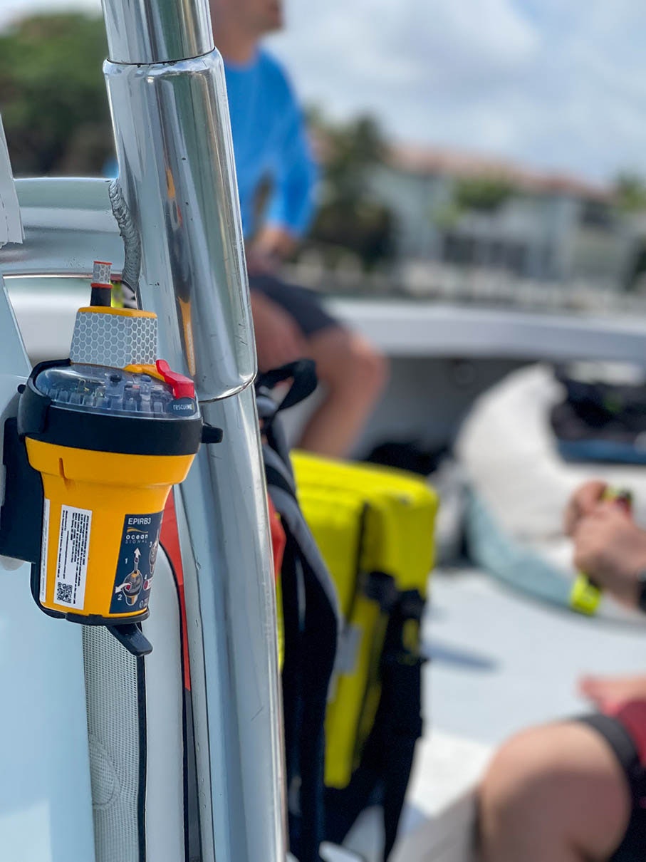  Ocean Signal - rescueME EPIRB3. Emergency transmitter via satellite, GPS, AIS, RLS, bearing signal, 10-year battery