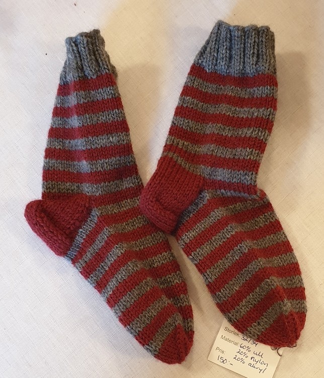 Handstickade sockar storlek 22-34 - randiga