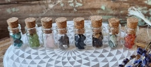 Små flaskor med stenar - välj sort