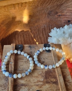 Armbandet kvarts med Dumotierit