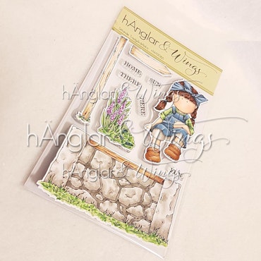 Clear Stamps - Sittande Trädgårdsflicka / Sitting Gardener Girl