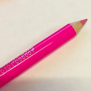 Saffron London NEON  2 in 1 Eyeliner Eye&Lip Liner Pencil -Neon Pink
