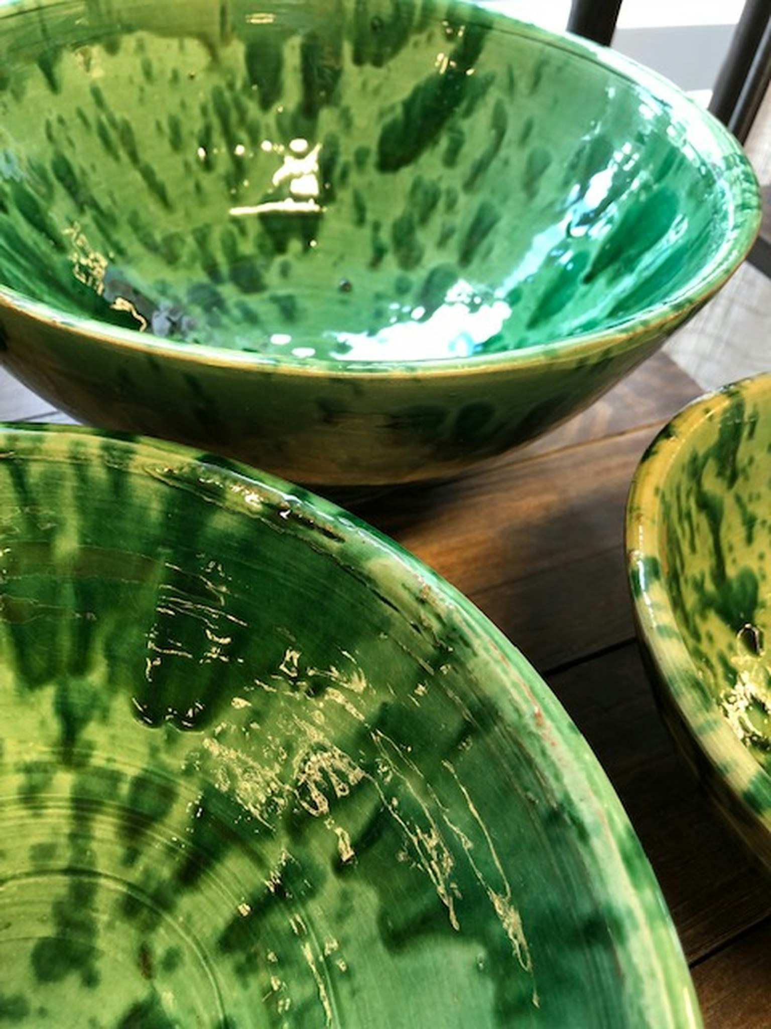 Handgjord keramikskål i grönmelerad glasyr - La Baita Verde