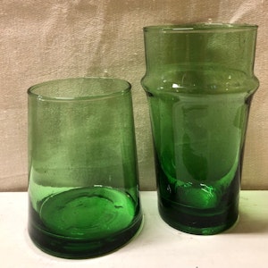 Glas i grönt återvunnet glas. Finns i fler varianter.