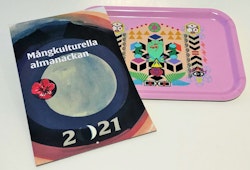 Paketpris: Mångkulturella almanackan 2021 och Bricka av Saadia Hussain