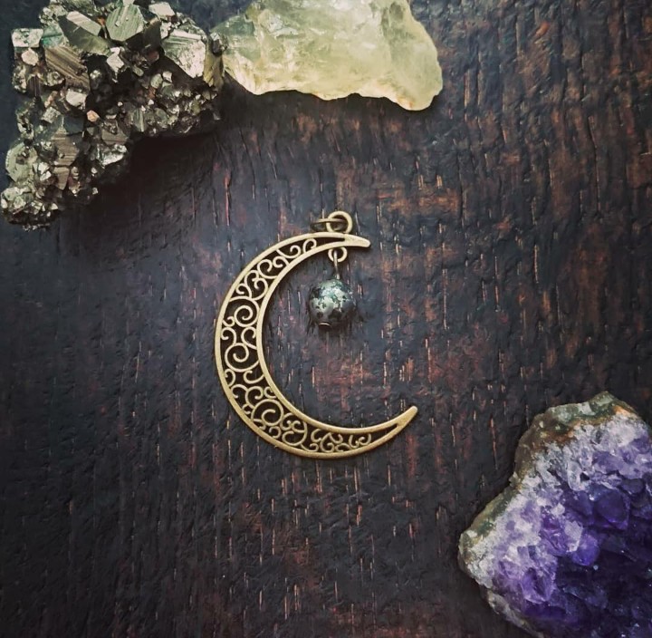 Moon Magic hänge med Pyrit och antikt bronsfärgad måne